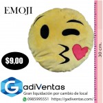 PELUCHE DE EMOJI CARITA CON BESO