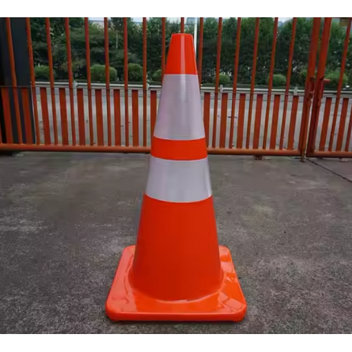 Cono De Seguridad 70 Cm De Alto Con Cinta Reflectiva Agregar a favoritos US$ 12